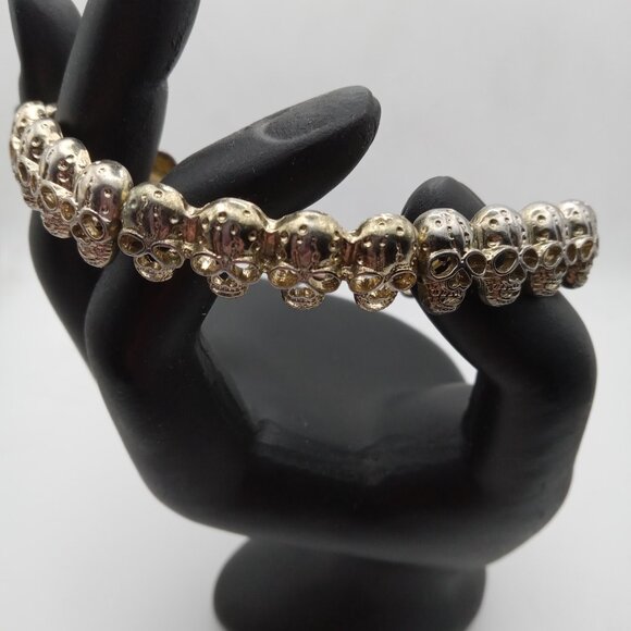 Skull Bracelet Halloween Stretch Gold Tone Skull Beads One Size Woman Goth - Picture 2 of 8